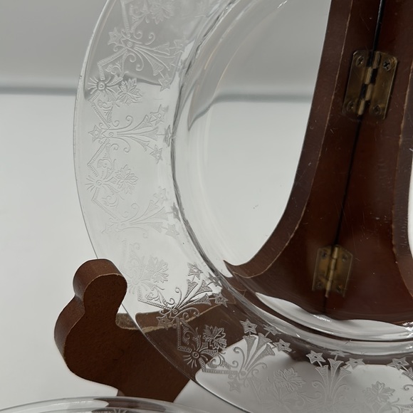 Vesta Clear Luncheon Plate by Glastonbury Lotus- set of 4 - Picture 5 of 16